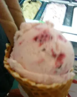 好似叫士多啤梨yogurt?