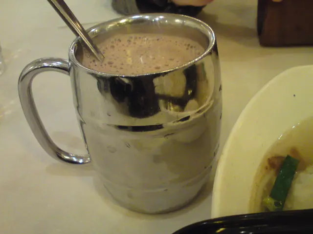 跟餐嗌0左杯熱華田,天氣凍,又咳,都係飲杯熱野算