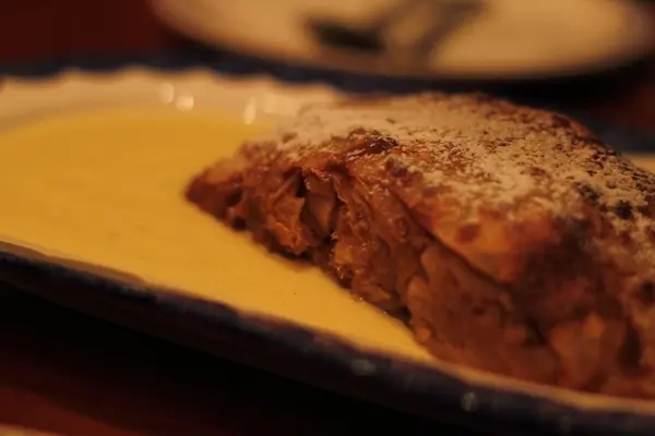 蘋果酥配吉士汁