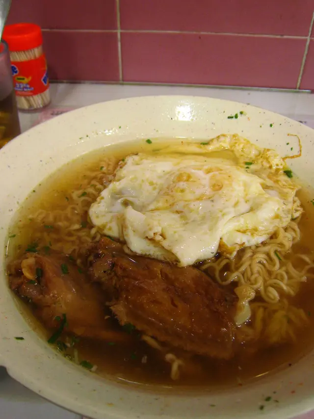 雞翼煎蛋福麵
