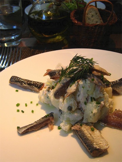 好睇又好食的 marinated sardines with potato salad