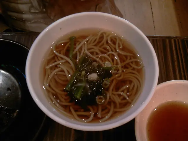 有菜心的蒿麥面~~