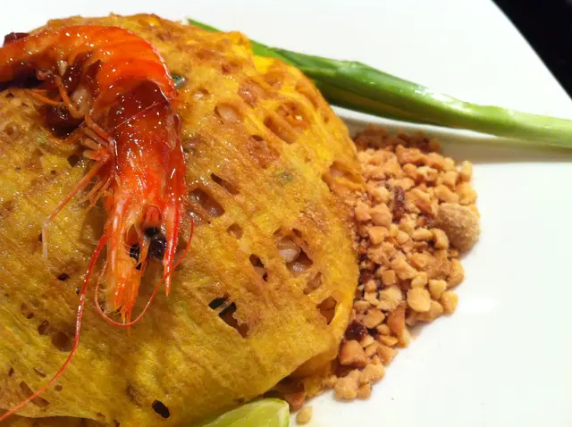 泰式鮮蝦炒金邊粉 $59