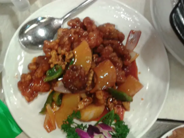 合桃咕嚕肉，肉質夠淋，酸度剛好，合桃夠脆