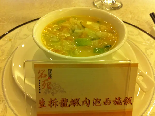 炸炸聲生拆龍蝦肉泡西施飯