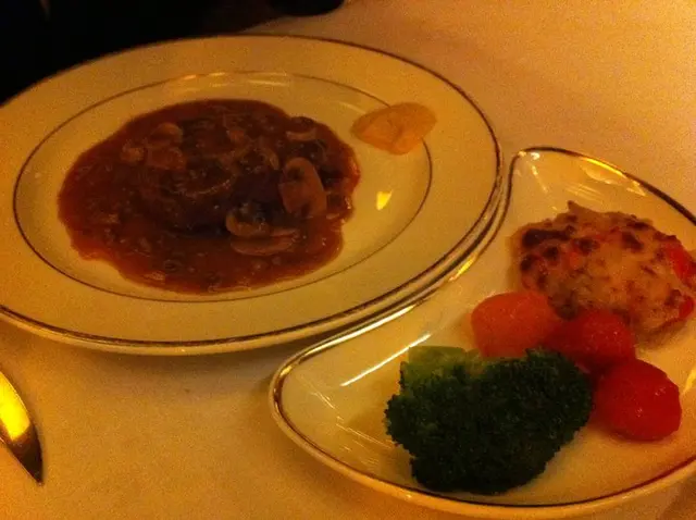 雅谷特色鵝肝汁牛柳