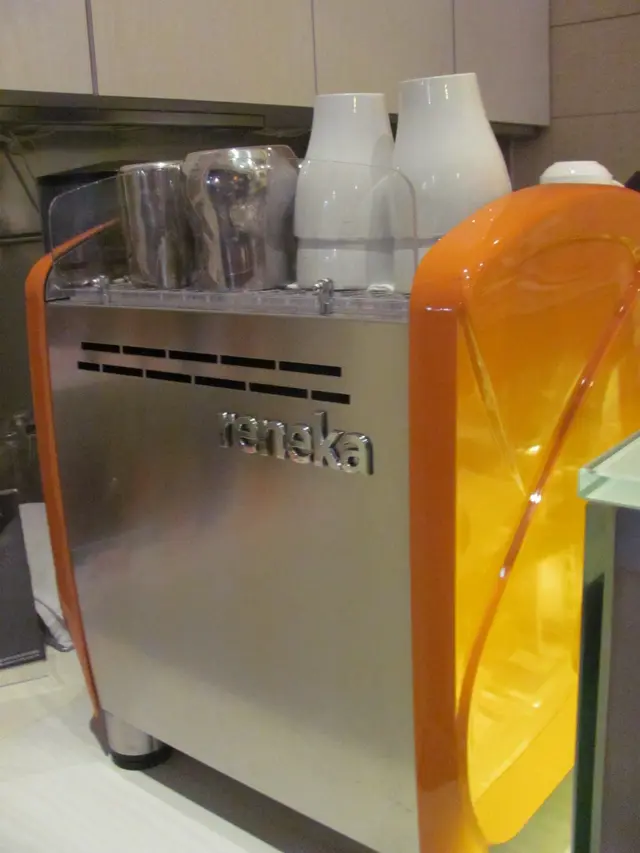外表Sharp醒的Reneka咖啡機