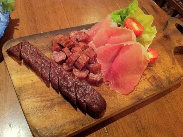 黑森林火腿+...甚麼甚麼腸