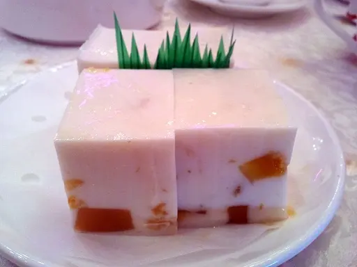 鮮芒椰汁糕 椰香,芒果肉夠多