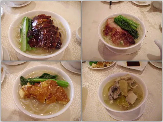 食物:極品燒鵝瀨粉(正),蜜味叉燒瀨粉(差),豉油雞瀨粉(正),銀杏咸菜豬肚(正)