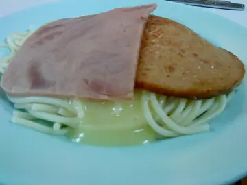 火腿扒配餐肉意粉