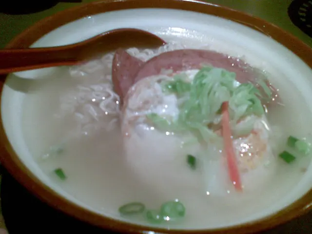 餐肉熟蛋麵