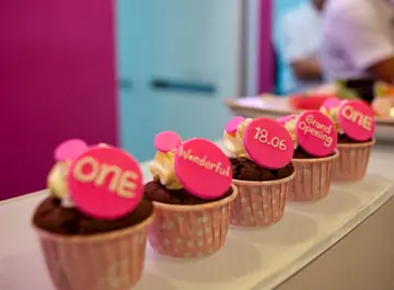 cup cakes 不论在颜色和设计上都是与朋友公司衬到绝的