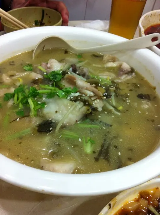 唔食得辣可以叫呢個酸菜魚.. 都好好味