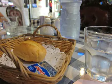 house bread & 矿泉水