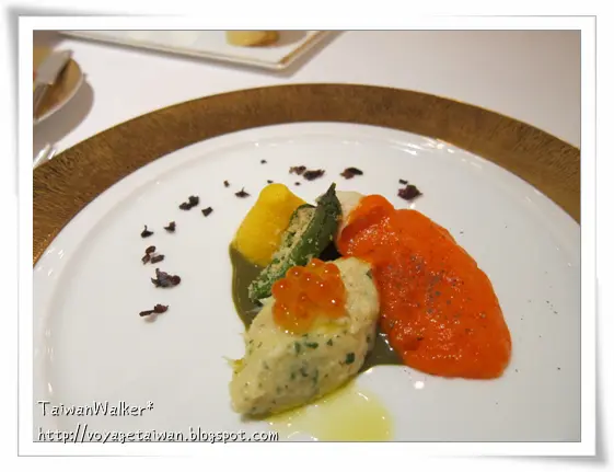 吞拿魚配甜椒及紅洋蔥汁