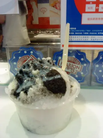 很吸引的乌卒卒黑芝麻牛奶刨冰