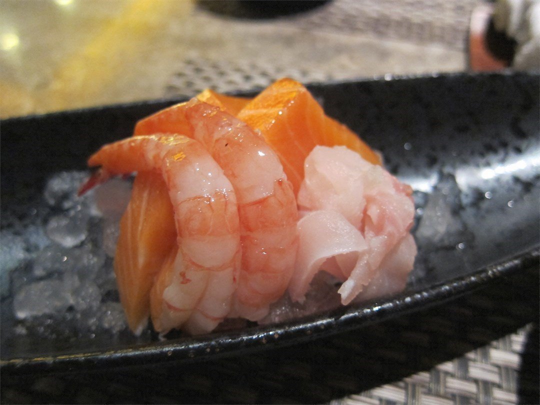 季節刺身三点盛合 鮭2片 鯛4片 甘海老2片 Bubbles Sushi S Photo In Wan Chai Hong Kong Openrice Hong Kong