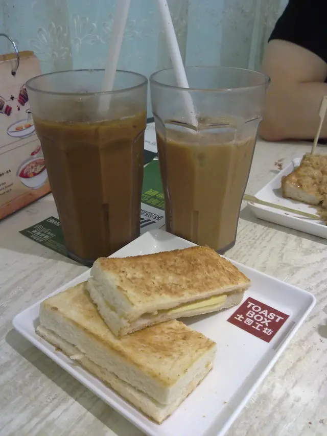 傳統土司及咖啡奶茶,正!