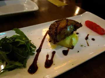 foie gras (如果個蘋果燴軟配合番個口感會更好食)