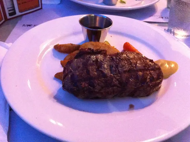 法式烤黑安格斯西冷牛扒