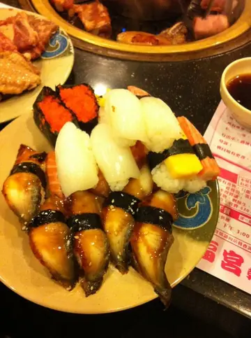 好奇怪既sushi...唔知可以用咩字黎形容-_-"