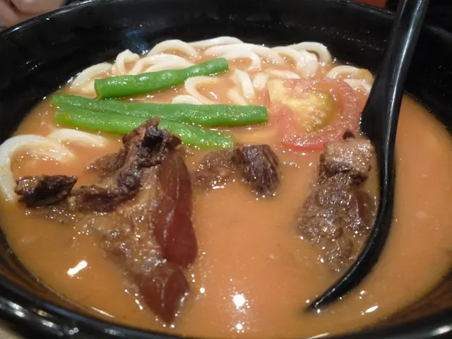 番茄湯底豬軟骨烏冬
