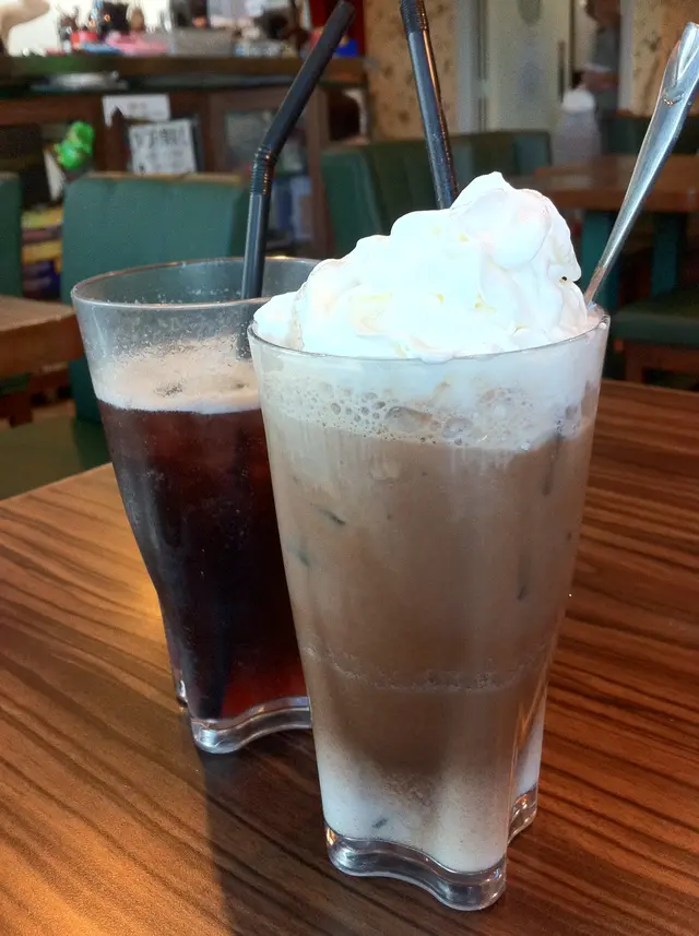 百香果紅茶,朱古力咖啡