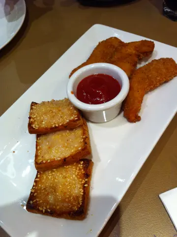 蝦多士拼酥脆雞棒