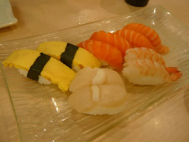 玉子、三文魚、帆立貝、玻璃蝦壽司