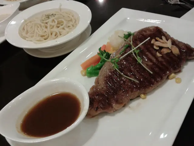 美國穀飼西冷牛排 $98 不鬆軟，只有"韌"，還有點怪味