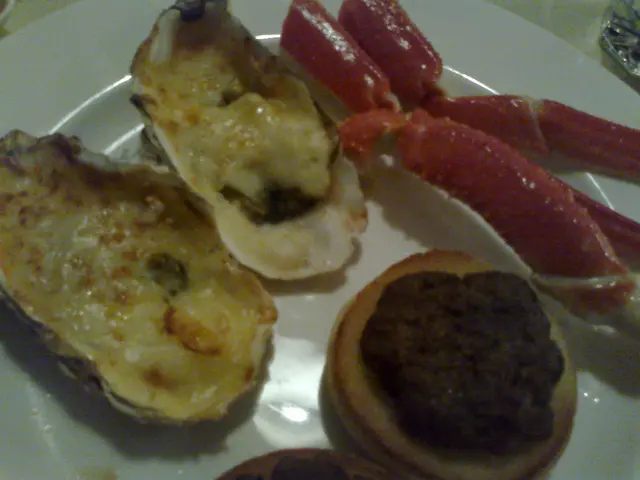 雪花蟹、鵝肝牛肉漢堡、芝士焗蠔