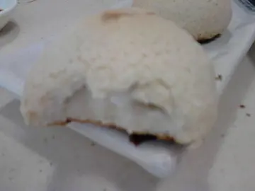 杏汁迫不及待的流出来了