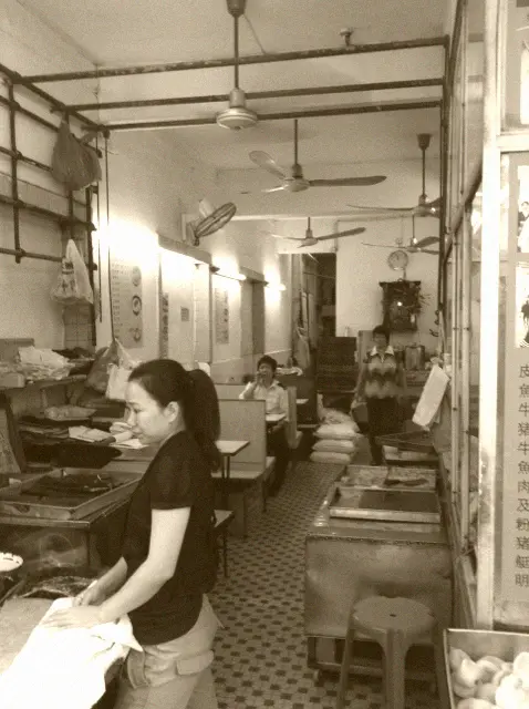 地板鋪著傳統紙皮石