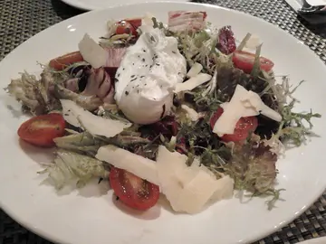 Yuk cheese & poach egg salad 