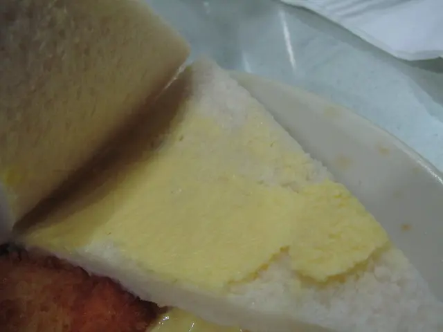 牛油麵包太實，牛油根像是雪實了的模樣