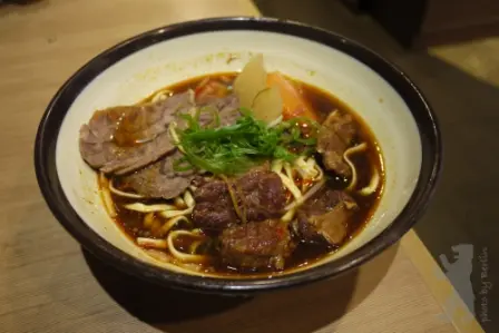 紅燒牛肉拼鹵牛腱湯麵