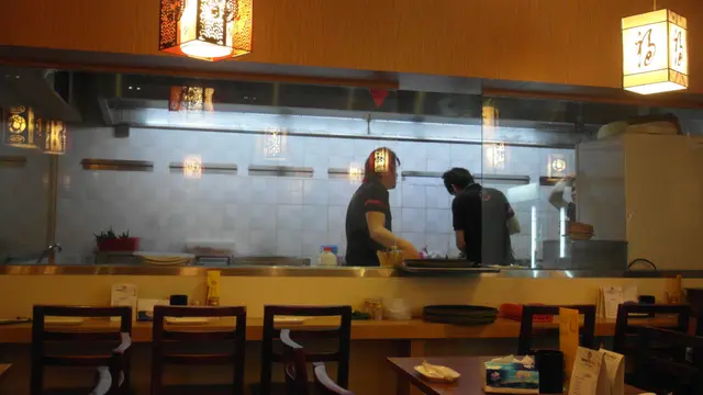 玻璃後便是製作串燒的地方