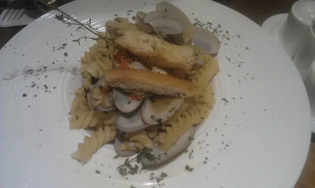 辣汁蜆肉螺絲粉