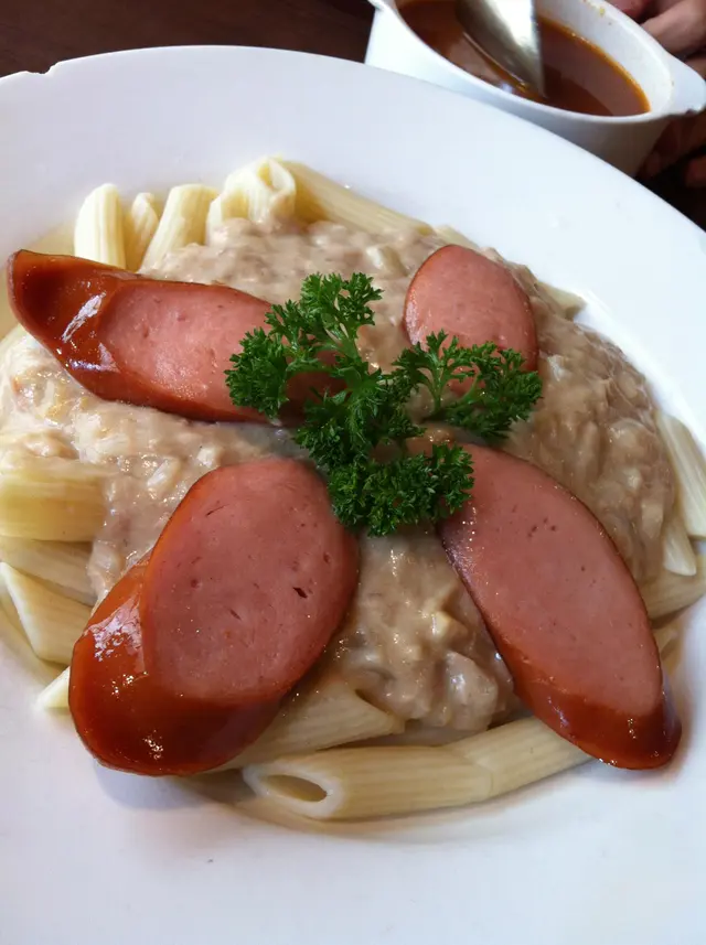 吞拿魚司華力腸長通粉, 一般之作