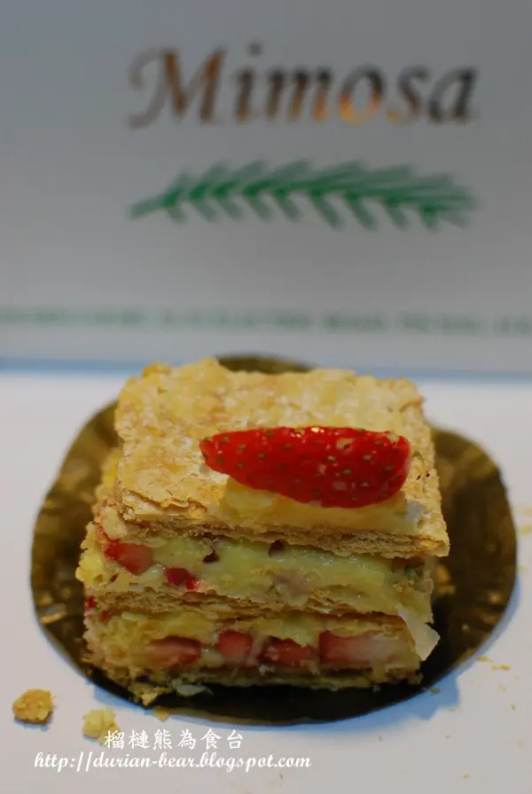 士多啤梨拿破崙切開