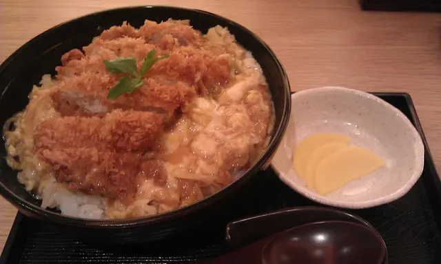 滑蛋吉列豬扒丼