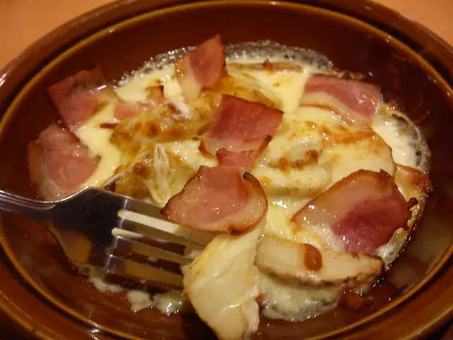 芝士焗薯角. 一咬即溶. 勁多牛奶加芝士. 超正. 不過怕流既人可以三思.