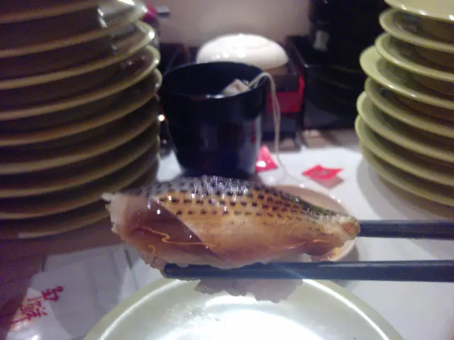 呢隻sushi好似叫小肌, 必食!!! 小小酸, 應該用酷浸過黎