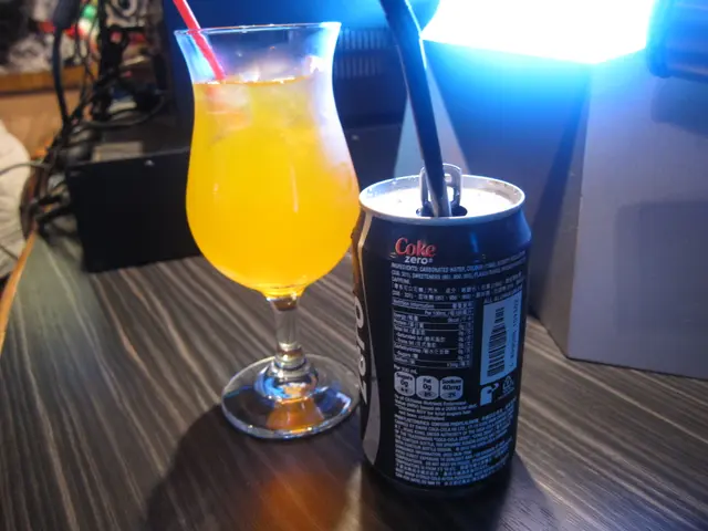 同是汽水,一杯上,一罐上