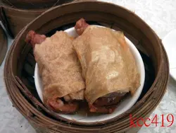荔芋鴨腳扎懷舊點心之一,太太次次飲茶都食嘅,用腐皮包著鴨腳、芋頭條、豬肉一同扎好,可以一試