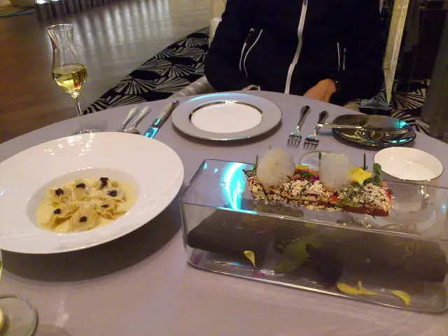 煙薰金槍魚牛油果沙津、勃根第松露燴芹菜