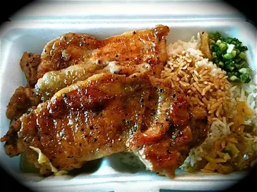 去筋，去油脂，用秘制黑椒豉油腌过夜然后超高温烤熟．抵食夹大件　－　正！