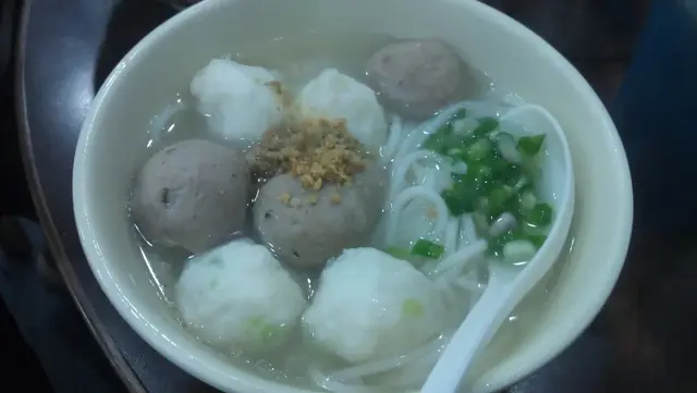 墨魚丸牛丸米線