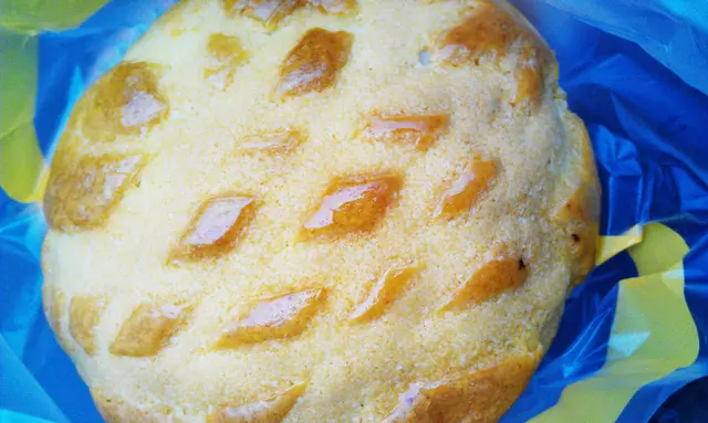 賣相有點怪的菠蘿叉燒包